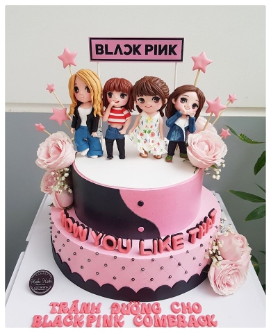 Bánh sinh nhật 2 tầng Blackpink và hoa tươi