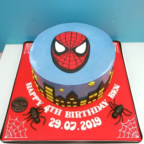 Bánh sinh nhật chủ đề Spiderman tặng bé