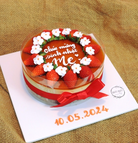 Flan gateaux  trang trí dâu tây mừng sinh nhật mẹ