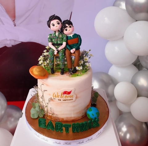 Bánh fondant tạo hình cặp đôi, vợ chồng với phong cách đặt biệt