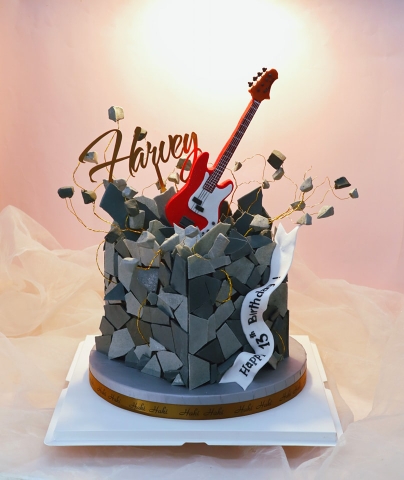 Bánh sinh nhật trang trí đàn guitar pass cho bé trai