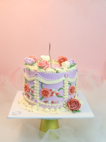 Bánh style vintage kết hợp với hoa bắt kem