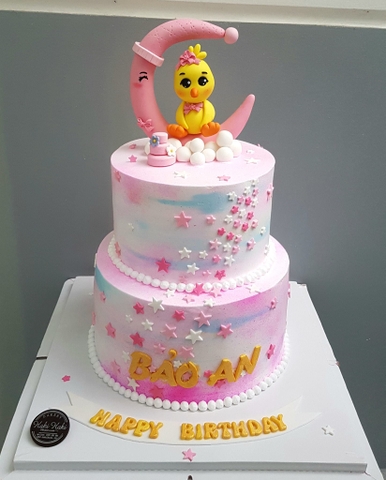 Bánh 2 tầng bé gà ngồi trên mặt trăng