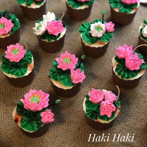 Cupcake bắt kem hoa sen