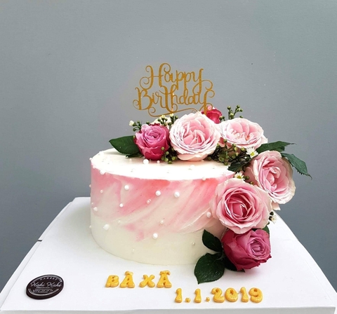Bánh kem hoa hồng tươi tặng vợ