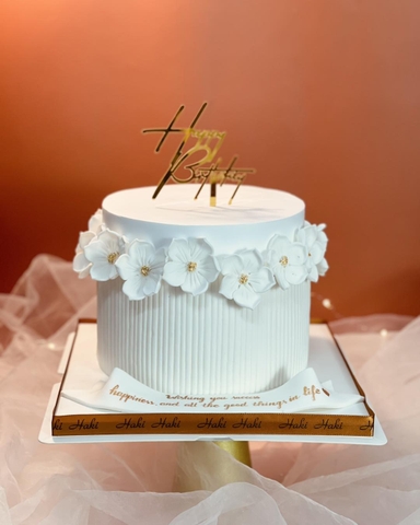 Bánh sinh nhật trang trí hoa fondant