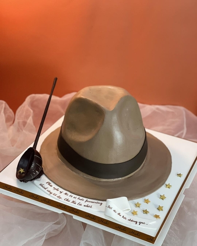 Bánh kem tạo hình nón cao bồi theo yêu cầu