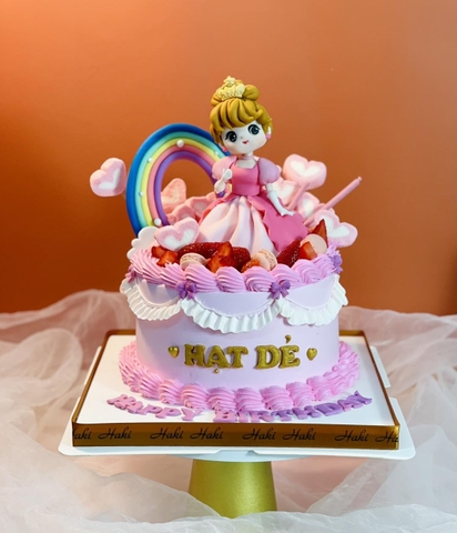Bánh kem tạo hình công chúa và cầu vồng cho bé