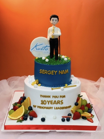 Bánh kem 2 tầng trang trí trái cây và tạo hình Sếp