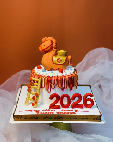 Bánh kem khai trương năm mới