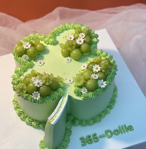 Bánh kem cắt tỉa cỏ bốn lá