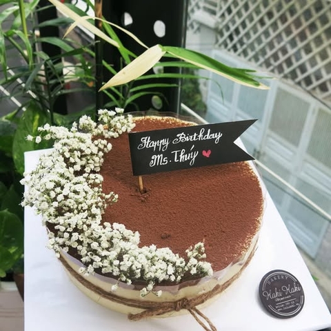 Tiramisu trang trí hoa baby