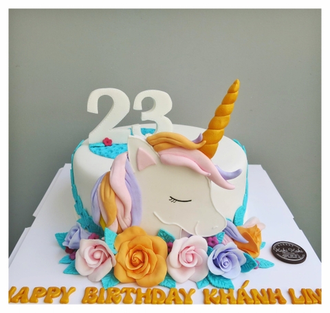 Bánh sinh nhật Unicorn và hoa