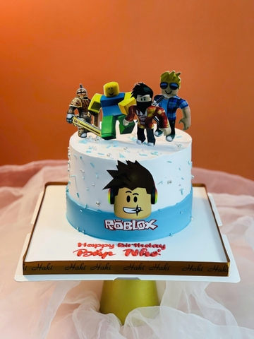 Bánh kem trang trí in hình Roblox cho bé Bắp