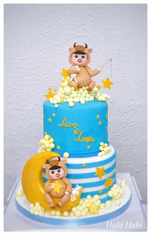 Bánh 2 tầng tuổi trâu cho 2 bé trai sinh đôi