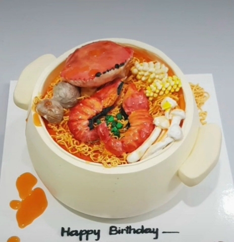 Bánh sinh nhật tạo hình tô mì tôm có tôm, cua
