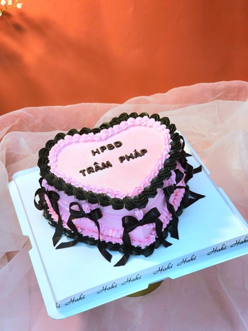 Bánh sinh nhật hình trái tim trang trí vitage