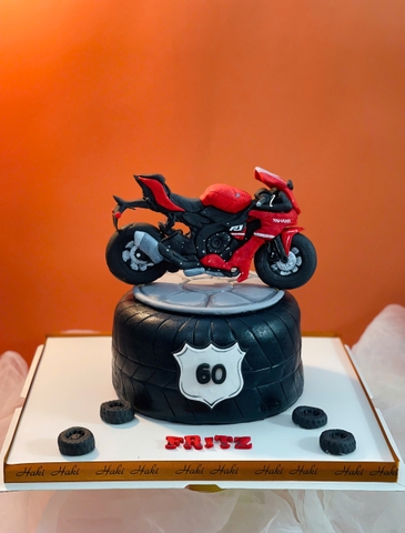 Bánh fondant tạo hình xe moto