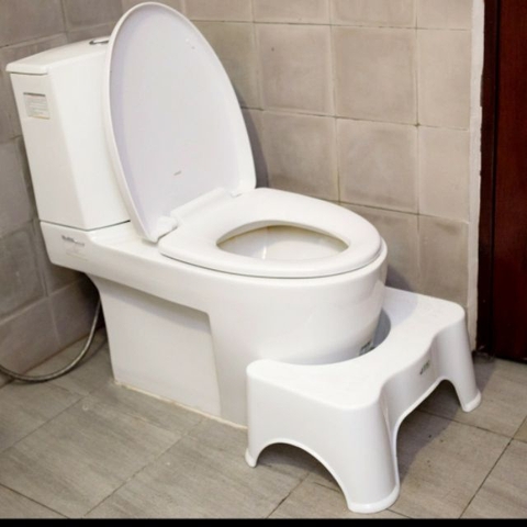 Ghế Kê Chân Toilet Chống Táo Bón Việt Nhật