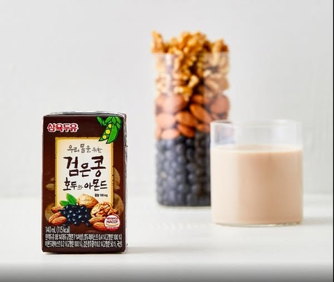 Sữa hạt óc chó hạnh nhân đậu đen Sahm yook Hàn Quốc – 140ml/hộp (24 hộp)