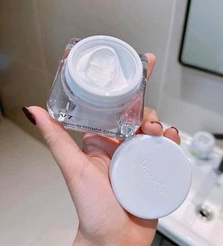 Kem Dưỡng Trắng Da Dr.Jart V7 Toning Light 50Ml