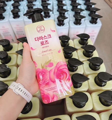 Sữa Tắm Nước Hoa On The Body Hoa Hồng 900g