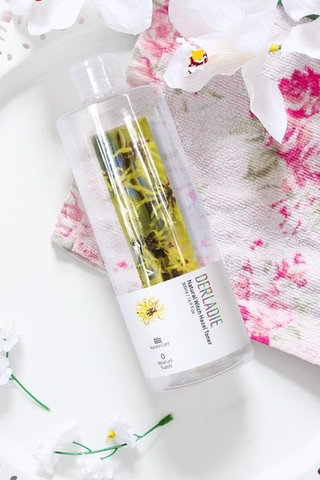 Nước Hoa Hồng Chiết Xuất Cây Phỉ Derladie Natural Witch Hazel Toner 500ml