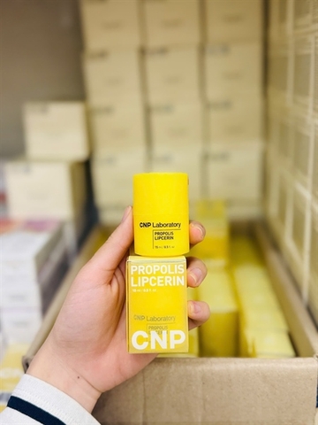 DƯỠNG MÔI KEO ONG CNP PROPOLIS LIPCERIN 15ML