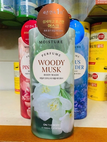 Sữa Tắm Hương Nước Hoa On The Body Daily Moisture Perfume 1100ml
