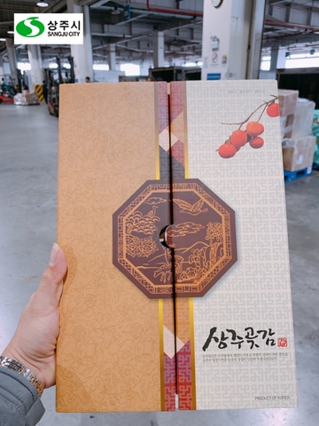 Hồng quả treo gió Sangju (Hộp 2 khay 1kg)