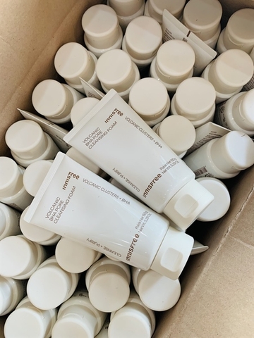 Sữa Rửa Mặt INNISFREE Volcanic Pore BHA Cleansing Foam 150g