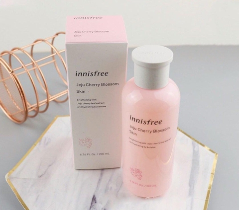 Nước Hoa Hồng Dưỡng Ẩm & Sáng Da Innisfree Jeju Cherry Blossom Skin 200ml