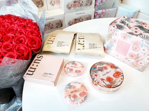 Phấn Nước Su:m37 Dazzling Moist Micro Foam Cushion phiên bản hoa 2020