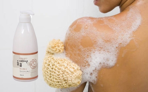 Sữa Tắm Dưỡng Trắng Da Welcos White Milk 740gr
