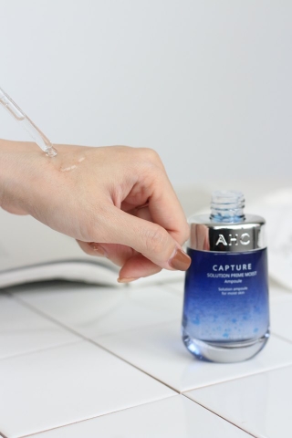 Tinh chất AHC Capture Solution Ampoule Mẫu Mới 50ml ( Xanh )