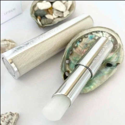 Son Dưỡng Môi Không Màu YNM Natural Melting Honey Lip Balm 3g