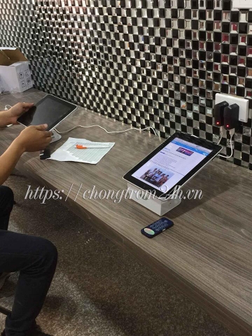 Thiết bị chống trộm máy tính bảng tại phòng khám MEDITEC - 52 Bà Triệu