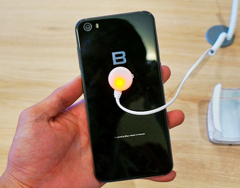 Hình ảnh thực tế thiết bị chống trộm trung tâm tại lễ ra mắt Bphone 2