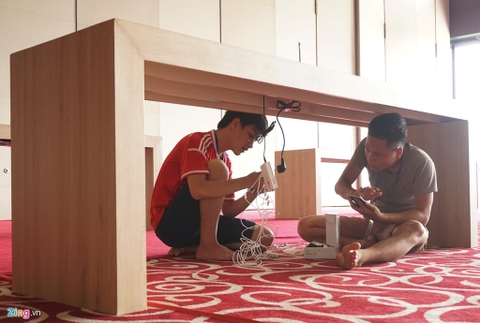 Hình ảnh thực tế thiết bị chống trộm trung tâm tại lễ ra mắt Bphone 2