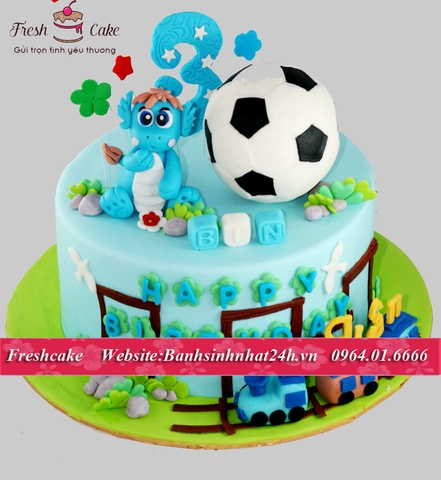Bánh sinh nhật fondant bé rồng tập chơi đá bóng [MS:0457]