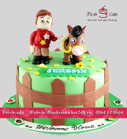 Bánh sinh nhật fondant em bé và chú ngựa bên hàng rào cỏ xanh [MS:0402]