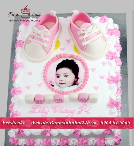 Bánh in hình bé và trang trí họa tiết fondant đôi giầy hồng [MS:0768]