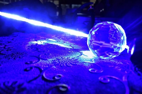 Đèn Laser Blue công suất 3W tia màu xanh dương kèm pin sạc