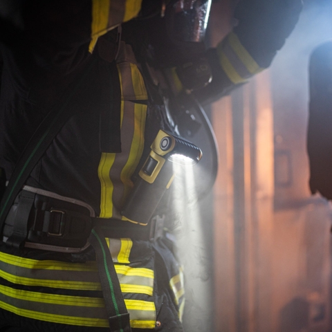 Đèn pin công nghiệp LEDLENSER EXC7R độ sáng 400 lm chiếu xa 240m