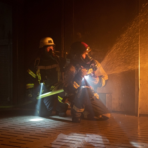 Đèn pin công nghiệp LEDLENSER EXC7R độ sáng 400 lm chiếu xa 240m