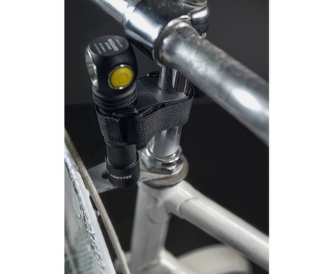 Gá xe đạp ARMYTEK ABM-01