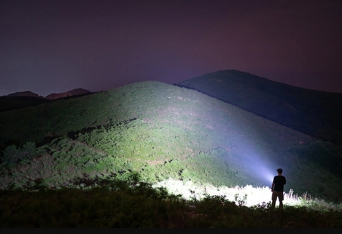 Đèn pin siêu sáng SOFIRN Q8 PRO Cree XHP50.2 độ sáng 11000 lumen