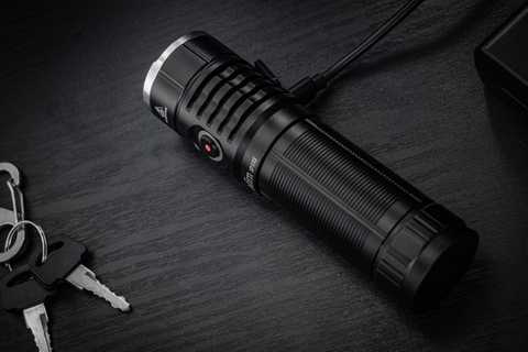 Đèn pin SOFIRN SP33S LED CREE XHP70.2 độ sáng 5000 lumen chiếu xa 264m pin sạc 26650 sạc Type-C