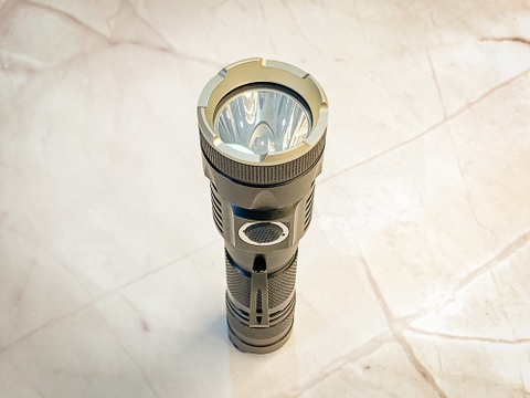 Đèn pin SOFIRN SF84 sáng 900 lumen chiếu xa 310m pin 18650 sạc Micro-USB