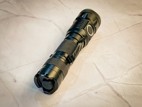 Đèn pin SOFIRN SF84 sáng 900 lumen chiếu xa 310m pin 18650 sạc Micro-USB